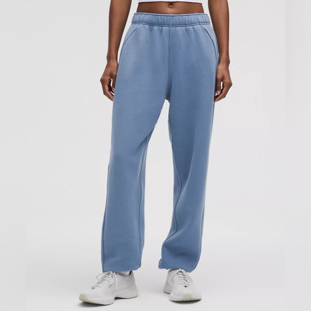 Lululemon Scuba Mid-Rise Oversized Jogger
Regular